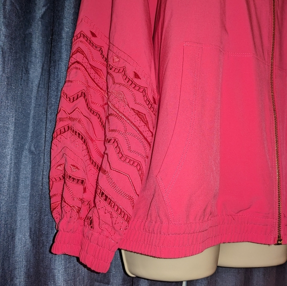 CHICO'S Zenergy Cutout Jacket, Azalea HOT PINK Gold Zip Front Embroidered NWT - Picture 2 of 16